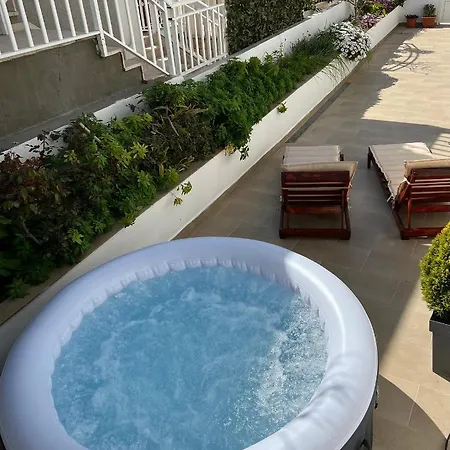 Queen Hvar Luxury Apartment Jacuzzi & Bikes * Hvar Town
