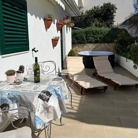 Queen Hvar Luxury Apartment Jacuzzi & Bikes *