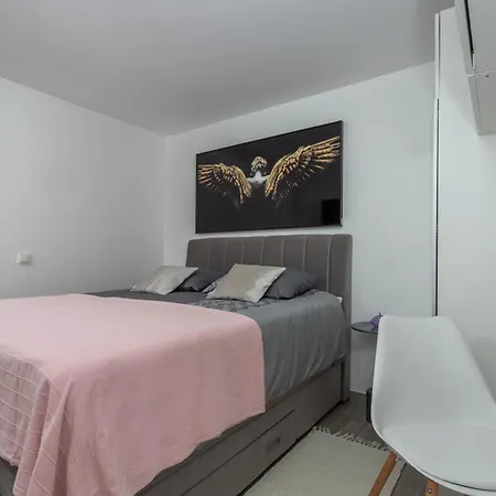 Queen Hvar Luxury Jacuzzi & Bikes Appartamento *