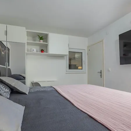 Queen Hvar Luxury Apartment Jacuzzi & Bikes Hvar Town
