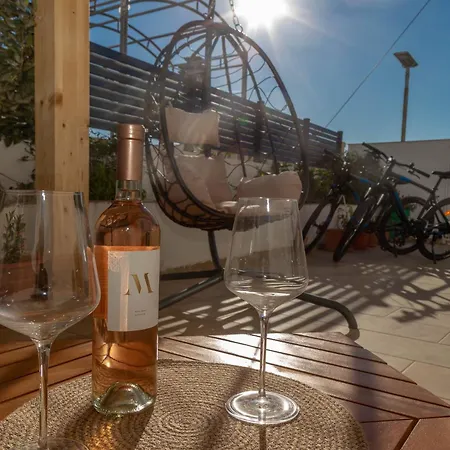 Queen Hvar Luxury Apartment Jacuzzi & Bikes