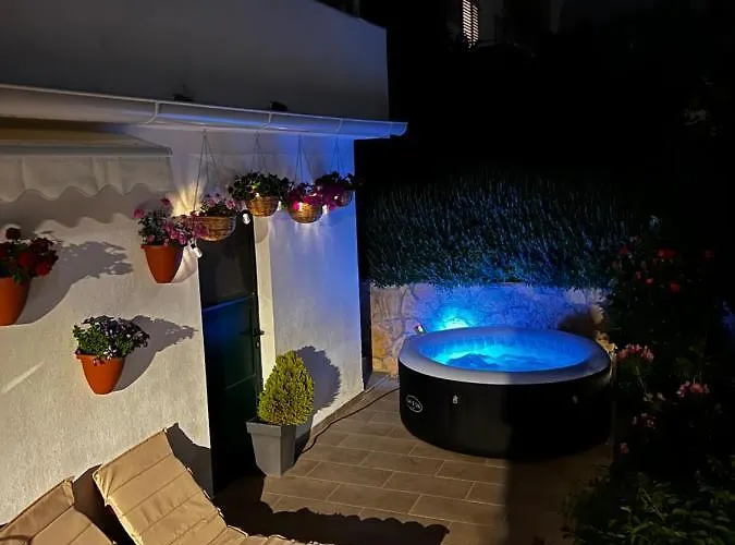 Queen Hvar Luxury Apartment Jacuzzi & Bikes Apartamento Hvar Town