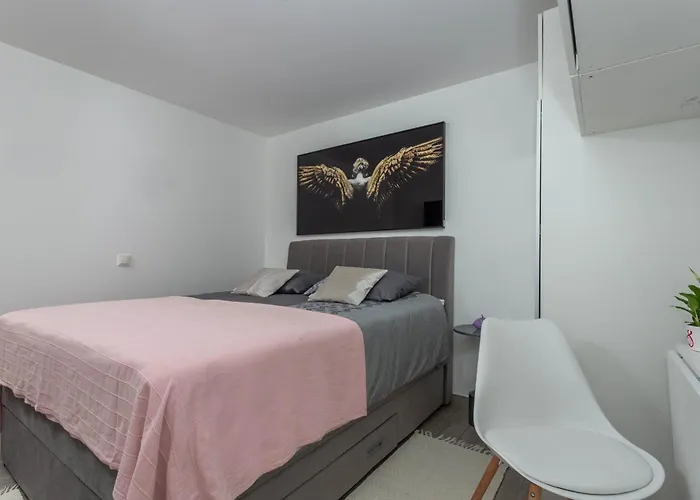 Queen Hvar Luxury Apartment Jacuzzi & Bikes Apartamento *