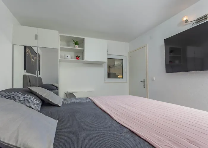 Queen Hvar Luxury Apartment Jacuzzi & Bikes Hvar Town