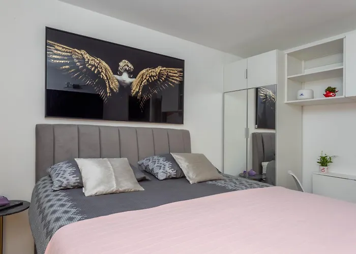 Apartamento Queen Hvar Luxury Apartment Jacuzzi & Bikes