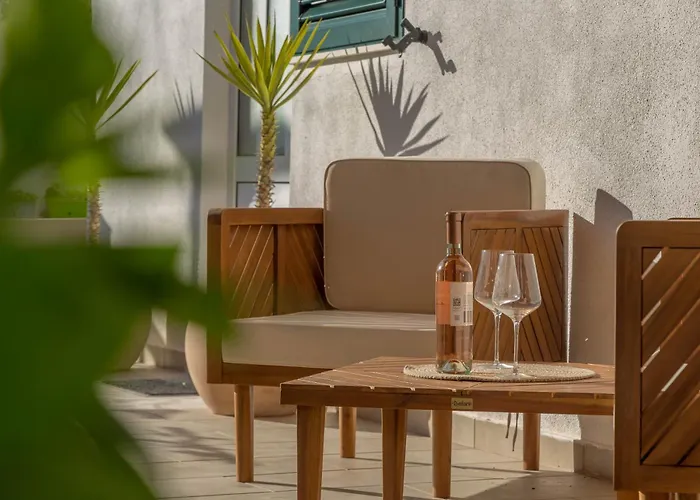 Daire Queen Hvar Luxury Apartment Jacuzzi & Bikes Hvar Town