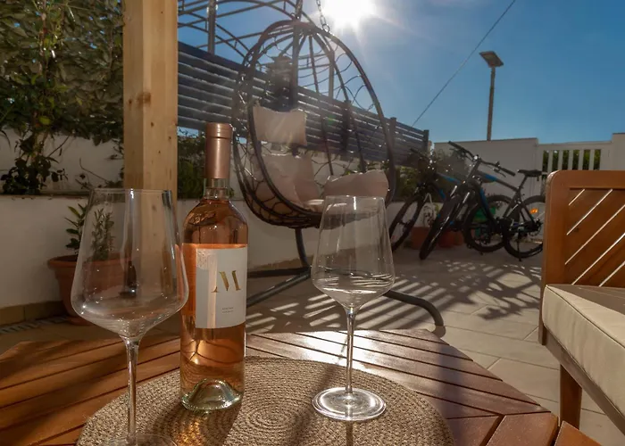 Queen Hvar Luxury Apartment Jacuzzi & Bikes