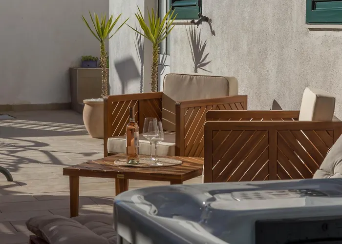 Queen Hvar Luxury Apartment Jacuzzi & Bikes *