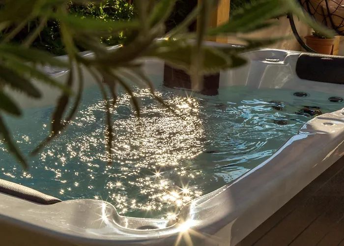 Queen Hvar Luxury Apartment Jacuzzi & Bikes Daire