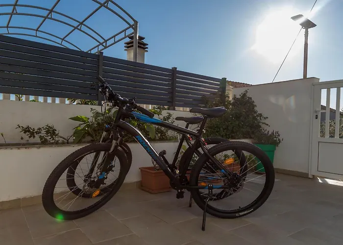 Queen Hvar Luxury Apartment Jacuzzi & Bikes *